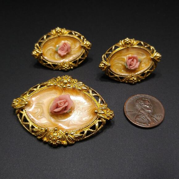 Vintage 1928 Style Brooch & Earrings, Pink Porcelain Roses, Peach Enamel, 1980s - Picture 7 of 10
